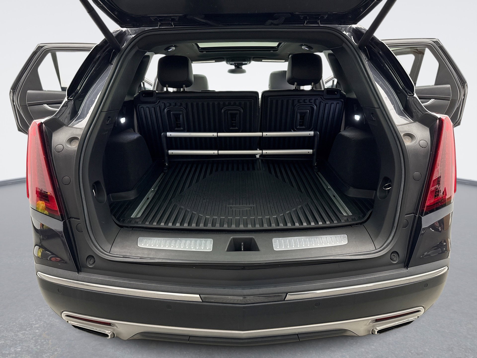 Used 2023 Cadillac XT5 Premium Luxury w/ LPO, Floor Liner Package AWD/4WD image 23