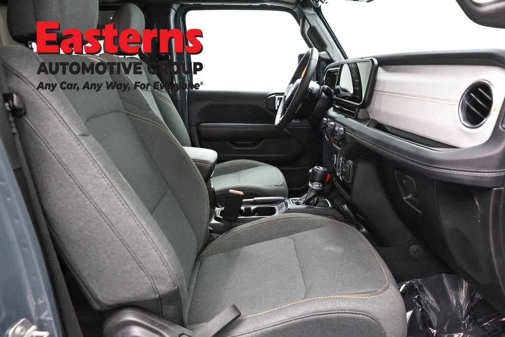 Used 2025 Jeep Wrangler Unlimited Sahara image 24