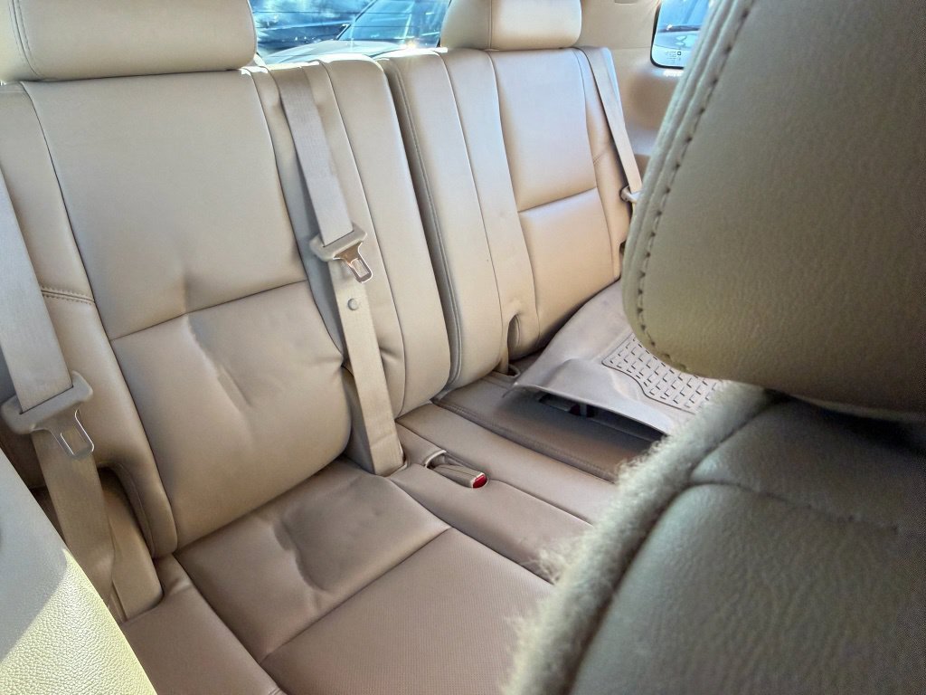 Used 2012 Cadillac Escalade Luxury AWD/4WD image 16
