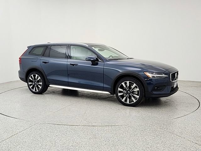 New 2026 Volvo V60 B5 Cross Country Ultra w/ Climate Package image 3