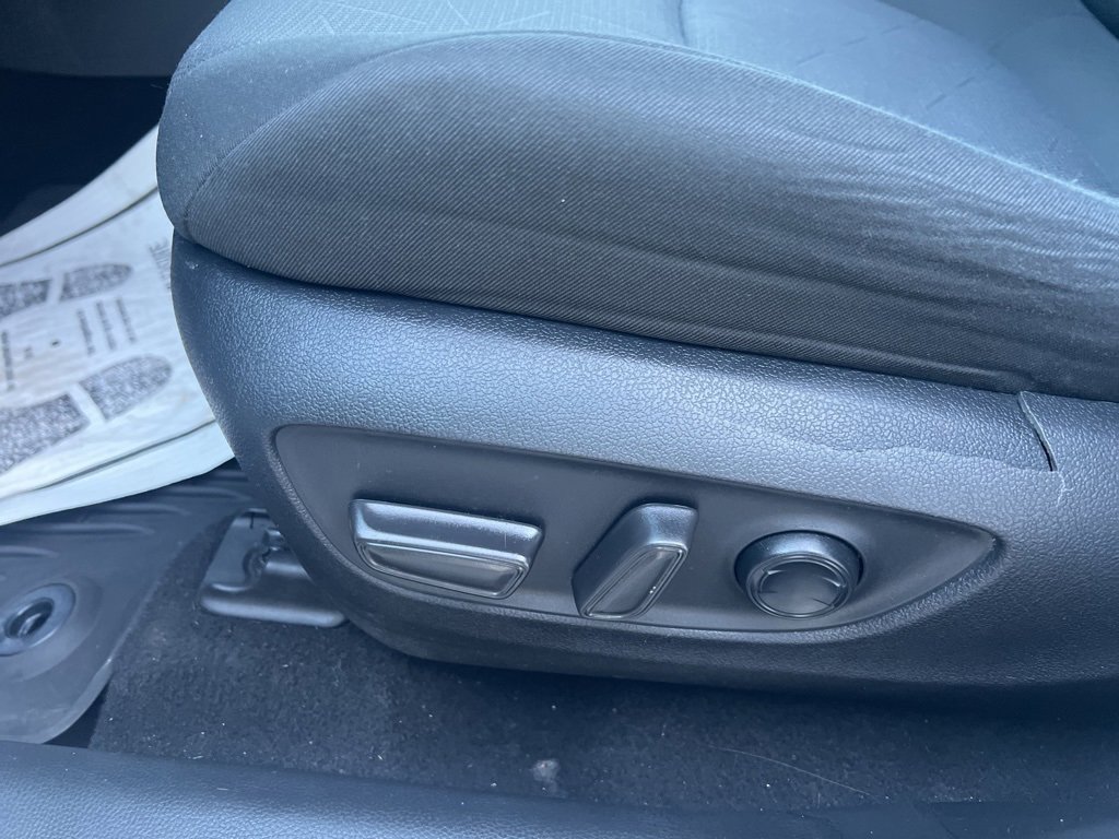 Used 2021 Toyota RAV4 XLE AWD/4WD image 19