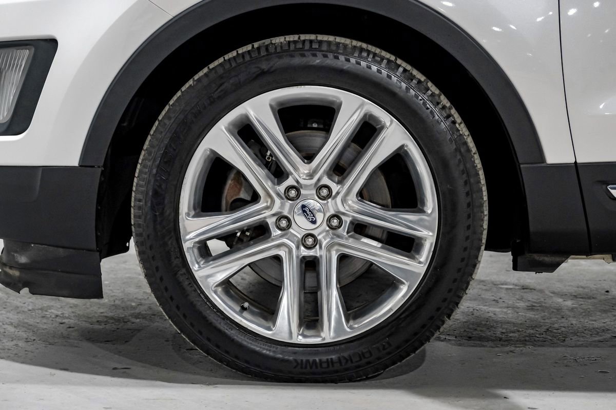Used 2017 Ford Explorer XLT w/ Equipment Group 202A FWD image 60