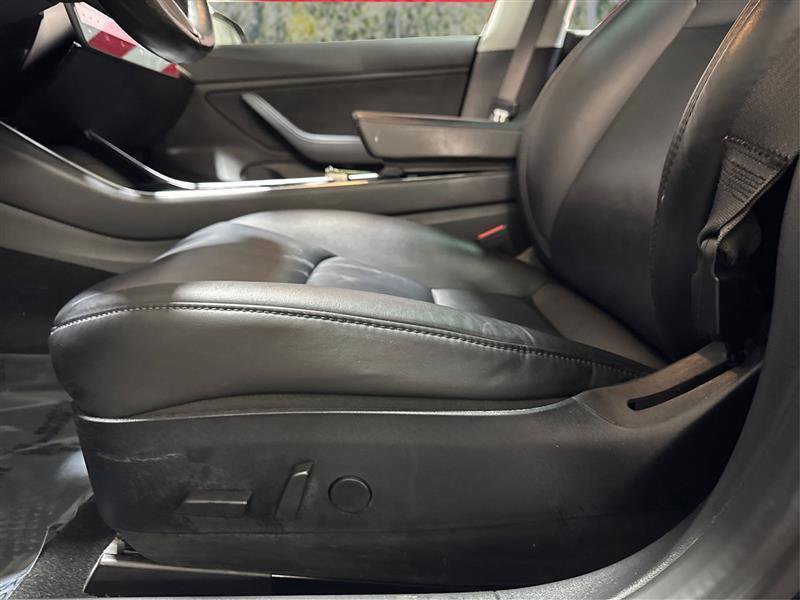 Used 2018 Tesla Model 3 Long Range image 17