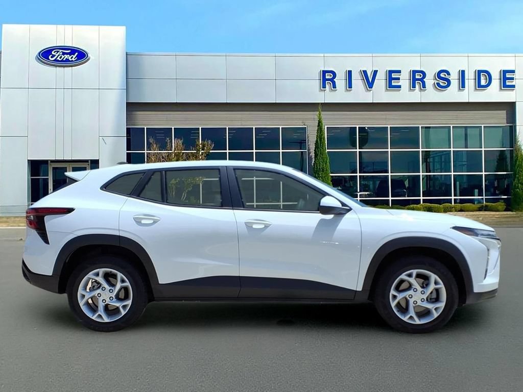Used 2025 Chevrolet Trax LS w/ LS Convenience Package FWD image 8