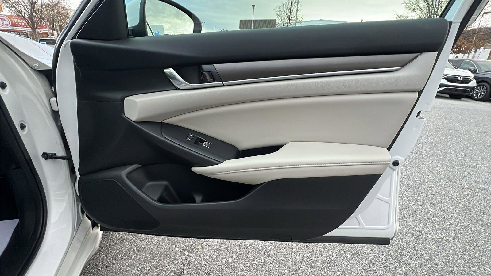 Used 2019 Honda Accord LX image 12