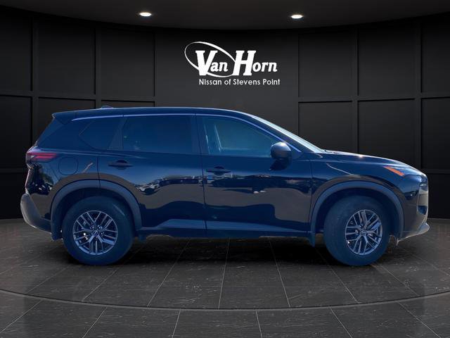 Used 2023 Nissan Rogue S image 2