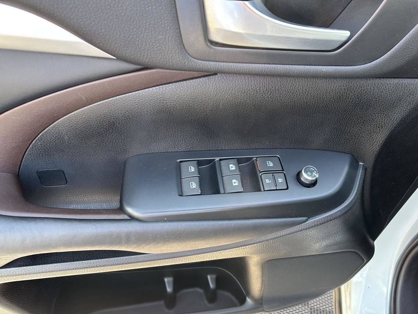 Used 2017 Toyota Highlander XLE image 27