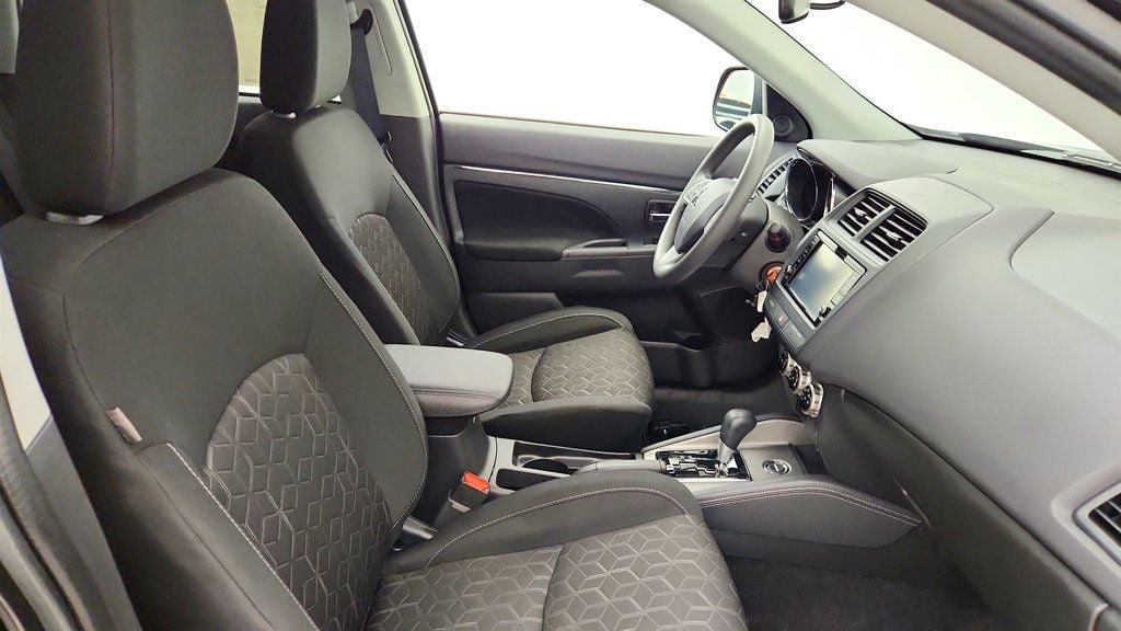 Used 2025 Mitsubishi Outlander Sport LE AWD/4WD image 22