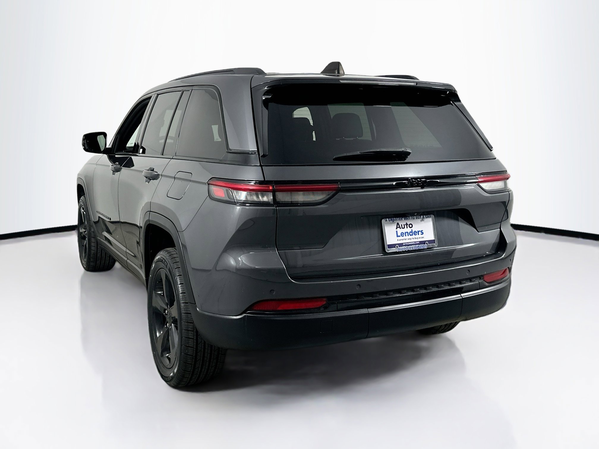 Used 2023 Jeep Grand Cherokee Altitude image 7