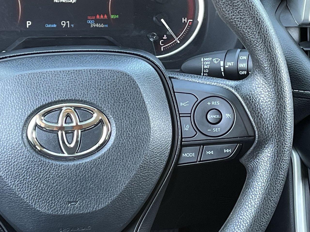 Used 2025 Toyota RAV4 XLE FWD image 14