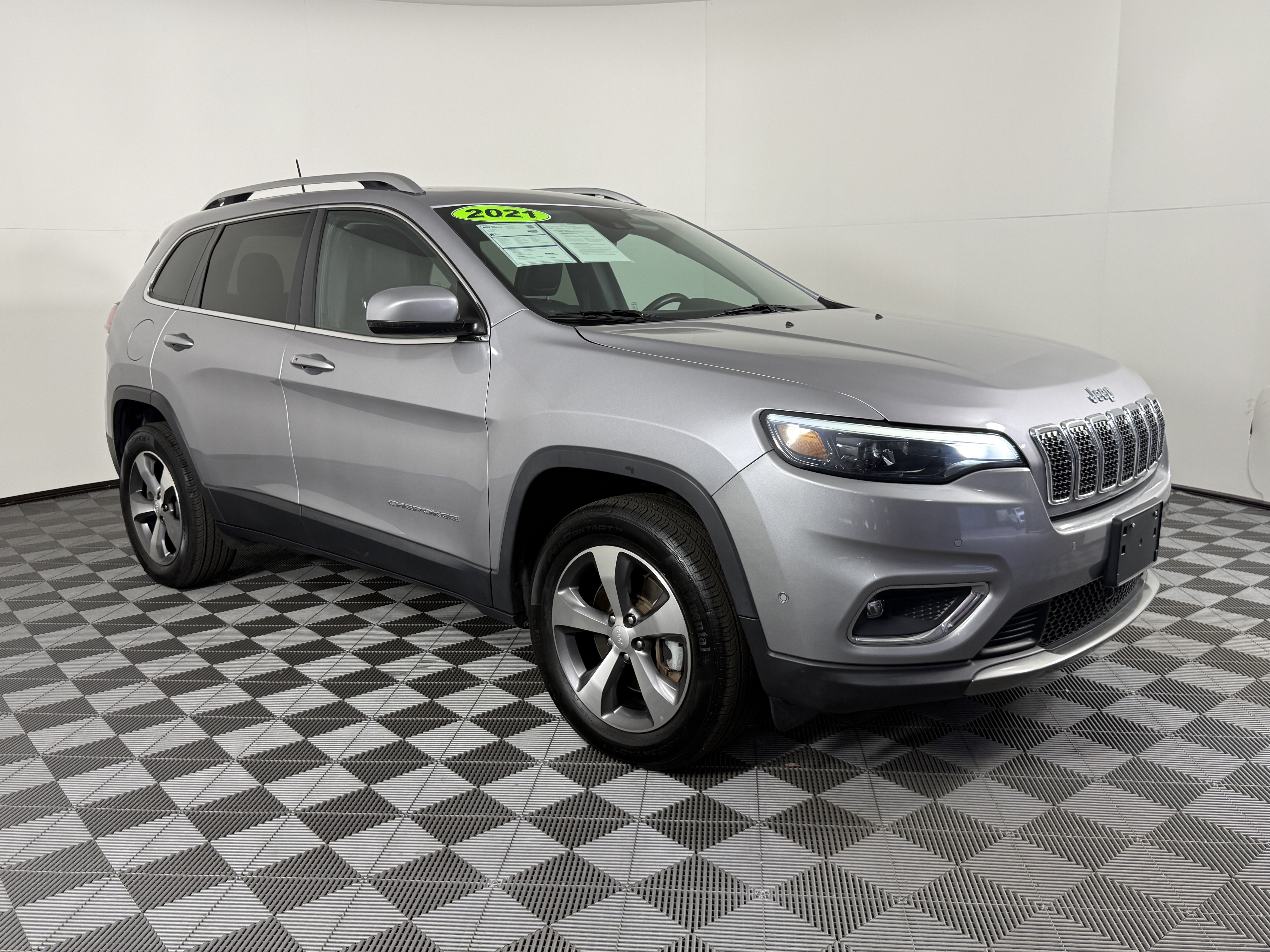Used 2021 Jeep Cherokee Limited AWD/4WD image 1