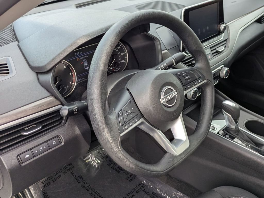 Used 2025 Nissan Altima 2.5 SV image 16