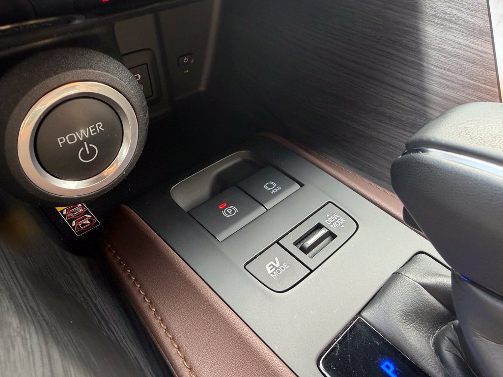 Certified 2023 Toyota Venza Limited AWD/4WD image 18