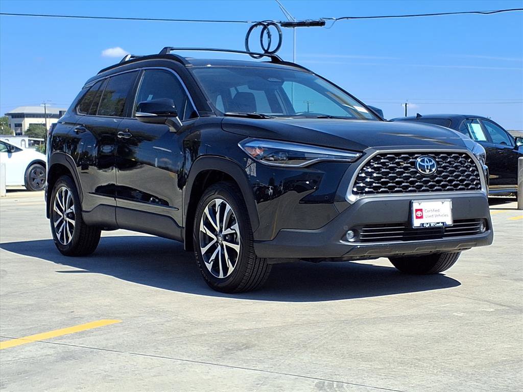 Certified 2025 Toyota Corolla Cross XLE image 3