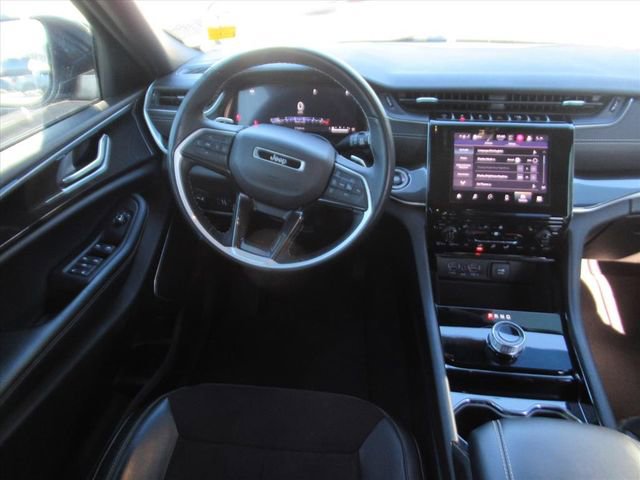 Used 2022 Jeep Grand Cherokee L Laredo image 13
