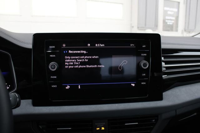 Used 2025 Volkswagen Jetta SE w/ Sunroof Package image 17