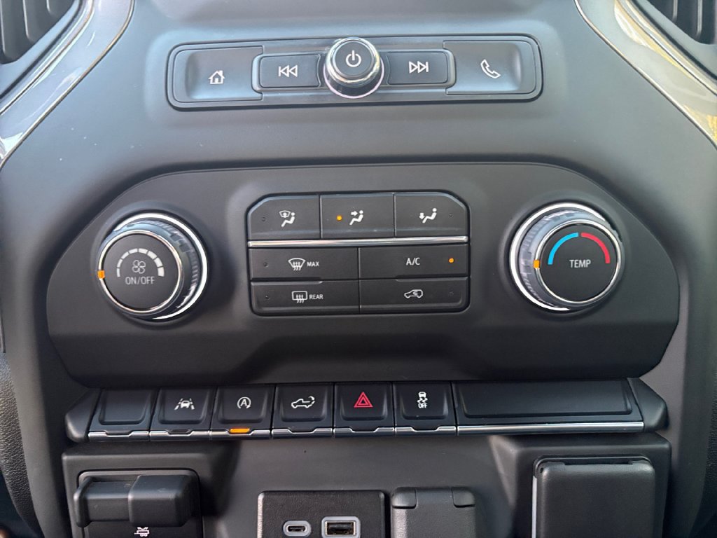 Used 2024 Chevrolet Silverado 1500 Custom w/ Dark Appearance Package AWD/4WD image 5