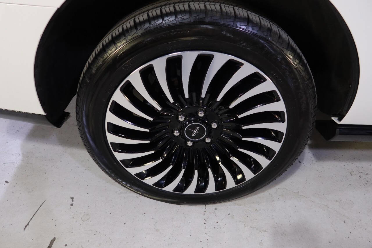 Used 2020 Lincoln Navigator Black Label w/ Cargo Convenience Package image 45