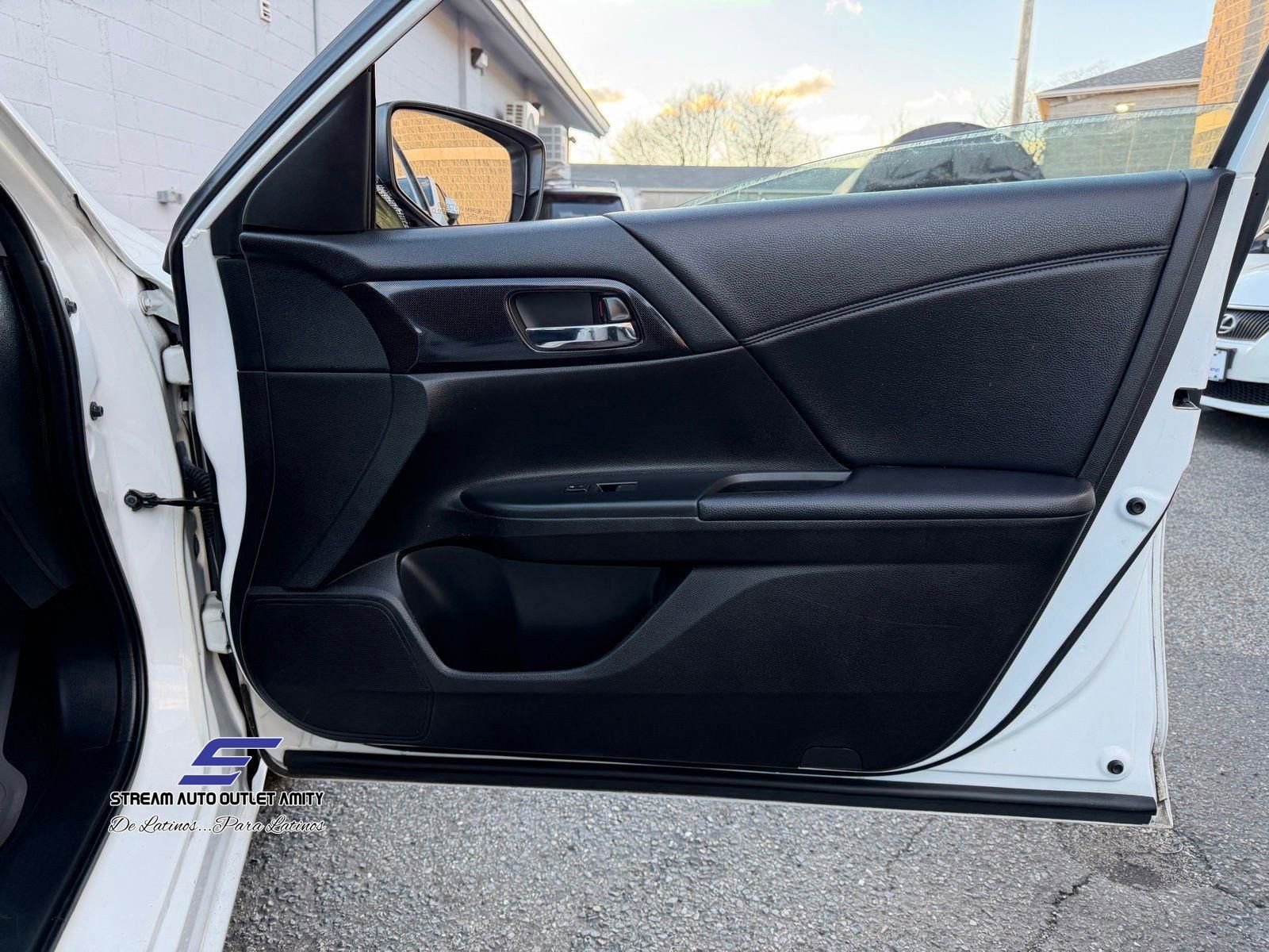 Used 2015 Honda Accord Sport image 14