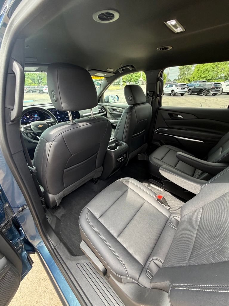 Certified 2025 Chevrolet Traverse LT FWD image 14