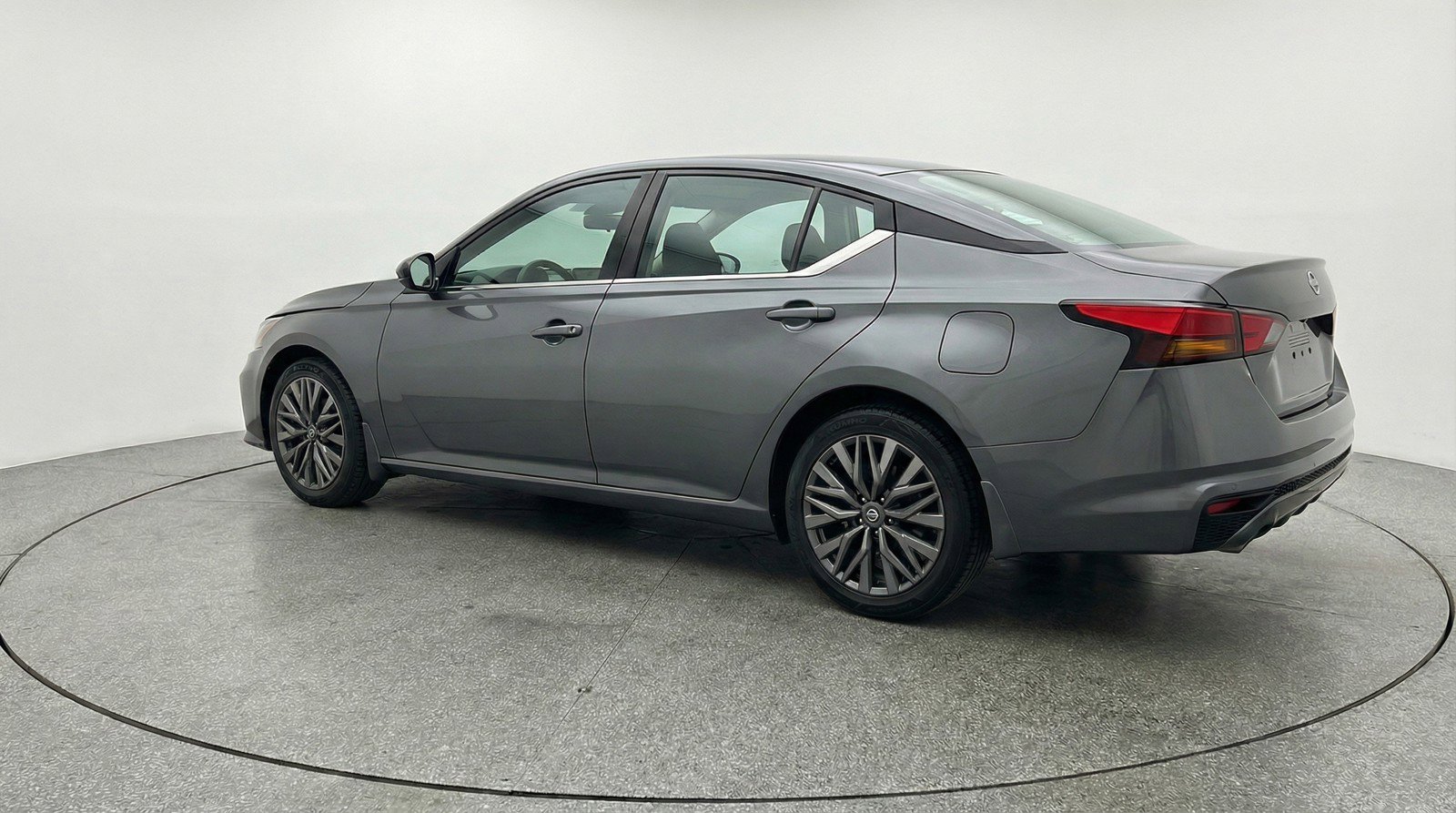 Used 2025 Nissan Altima 2.5 SV image 6