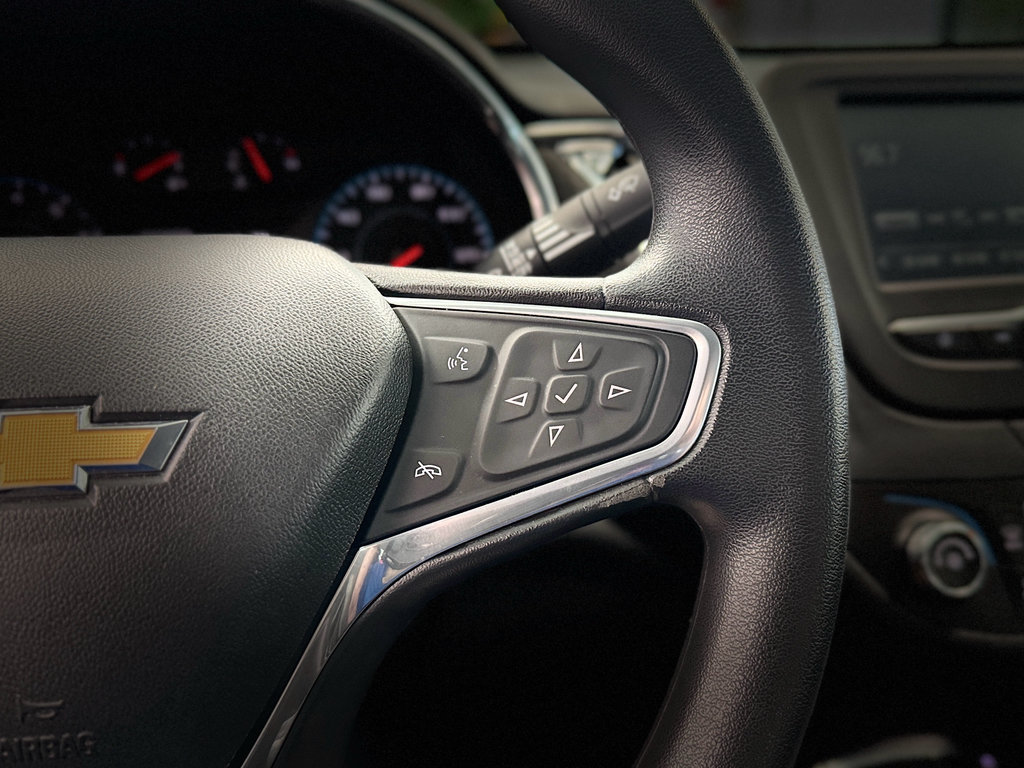 Used 2018 Chevrolet Malibu LT FWD image 22