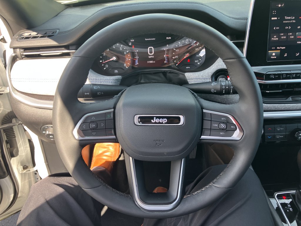 Used 2025 Jeep Compass Latitude AWD/4WD image 16