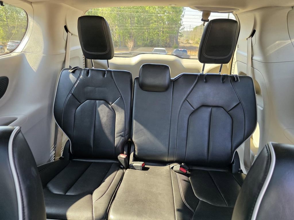 Used 2023 Chrysler Pacifica Limited image 29