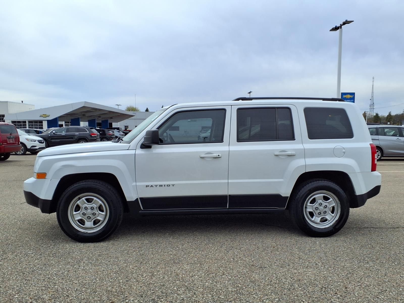 Used 2017 Jeep Patriot Sport w/ Power Value Group FWD image 8