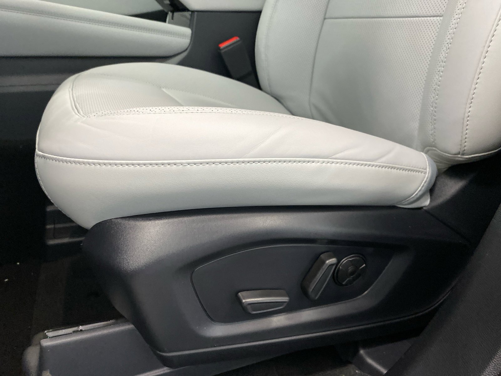 New 2026 Ford Explorer Platinum AWD/4WD image 24
