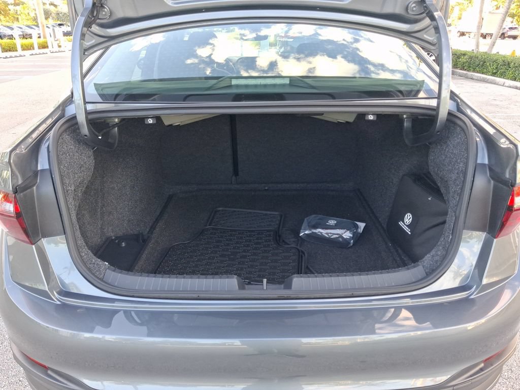 Certified 2023 Volkswagen Jetta SE w/ Panoramic Sunroof Package FWD image 14