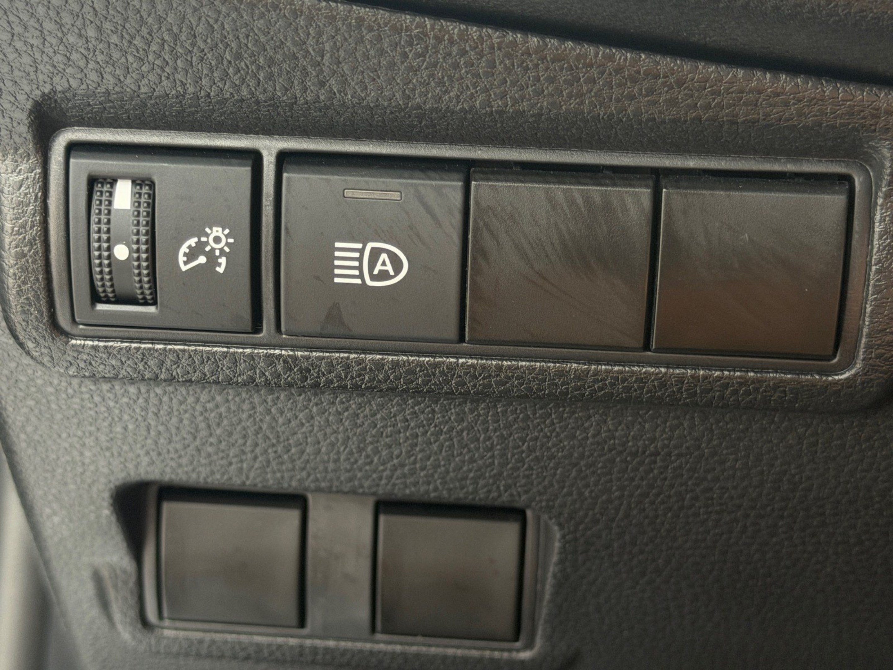 Used 2025 Toyota Corolla Cross LE FWD image 23