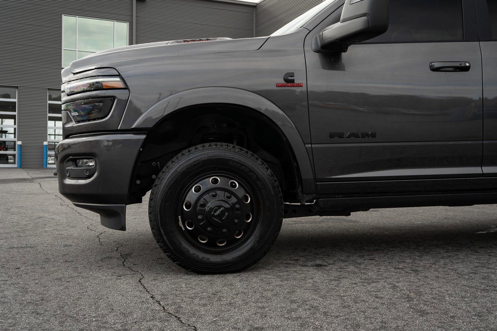 Used 2025 RAM 3500 Limited image 10