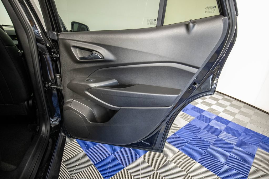 Used 2025 Chevrolet Trax LT FWD image 15