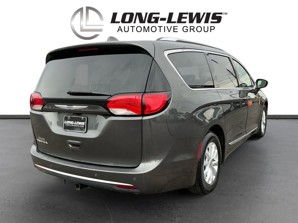 Used 2018 Chrysler Pacifica Touring-L FWD image 7