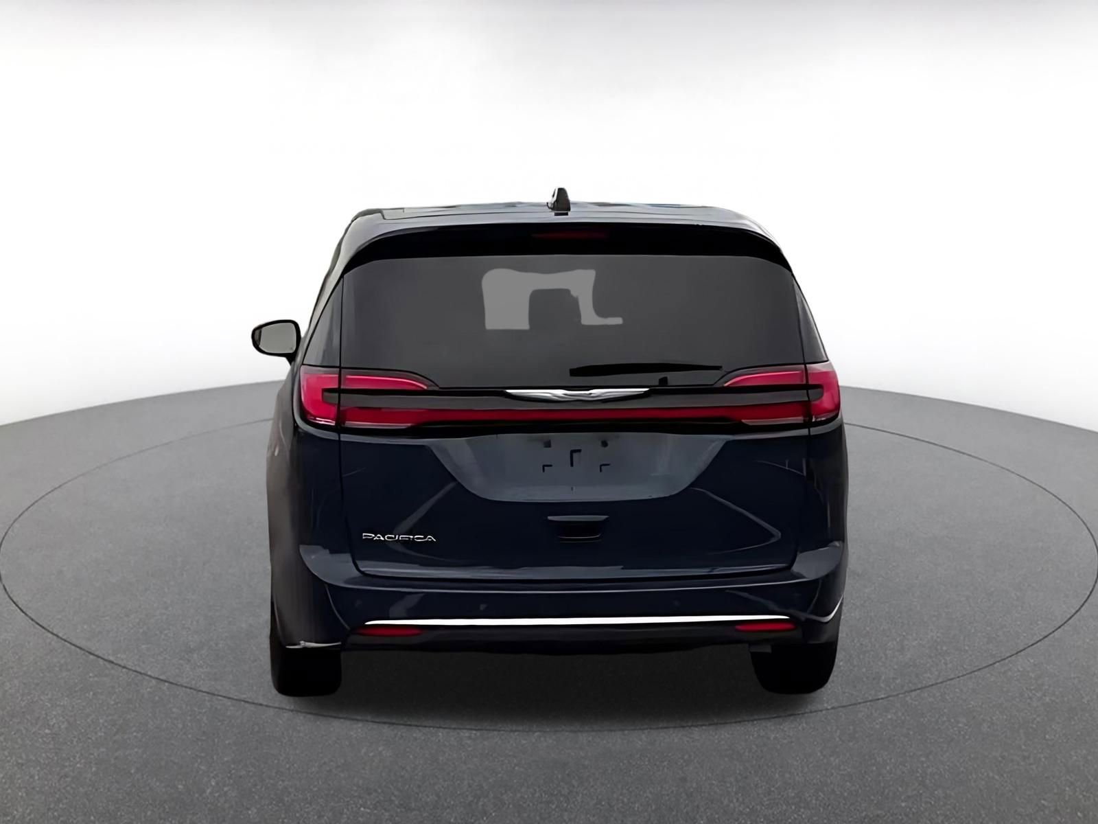 Used 2025 Chrysler Pacifica Select image 12