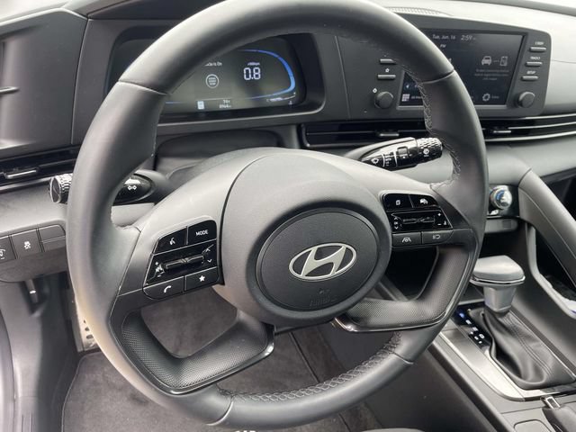 Used 2025 Hyundai Elantra Sport FWD image 12