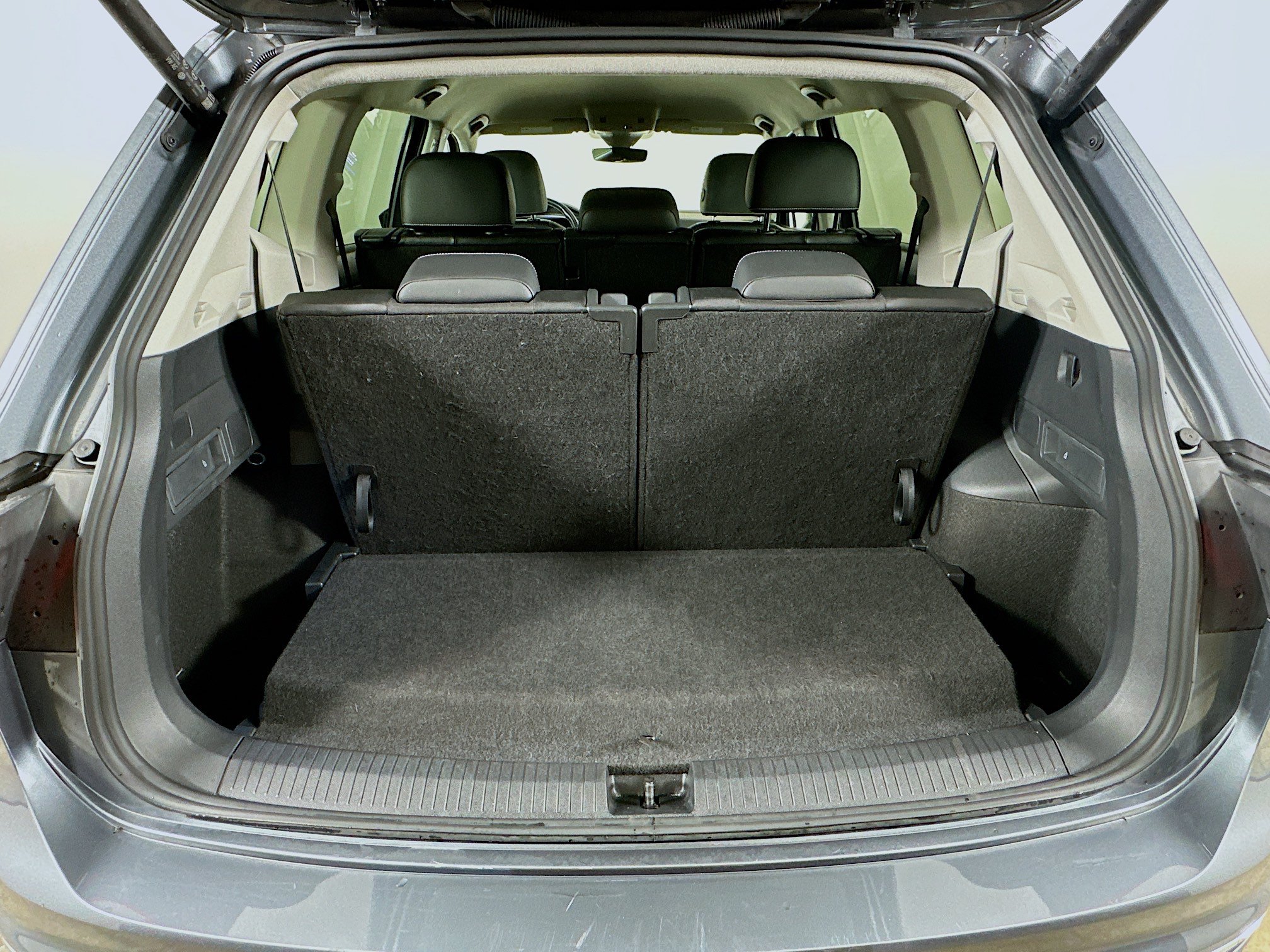 Used 2024 Volkswagen Tiguan SE FWD image 28