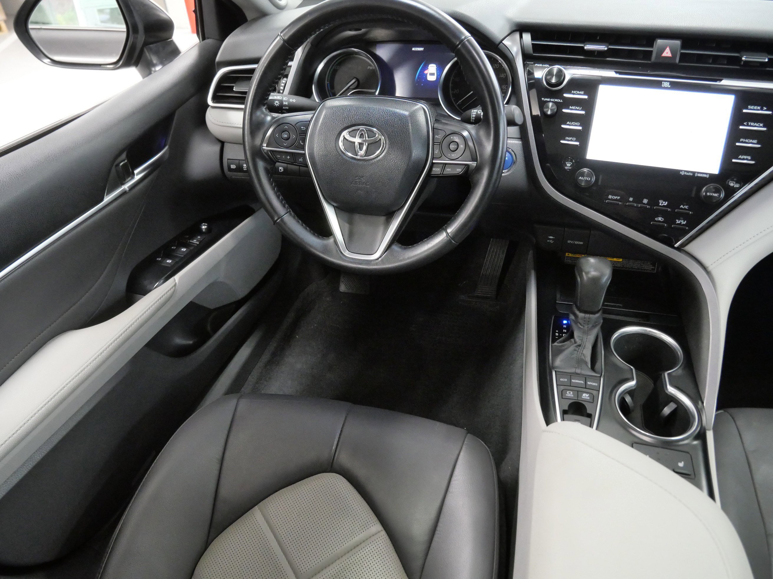 Certified 2018 Toyota Camry XLE image 10