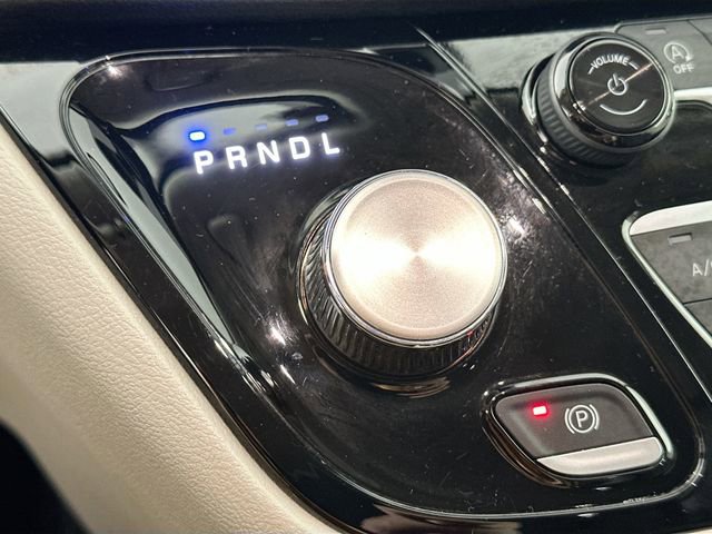 Used 2024 Chrysler Pacifica Touring-L image 23