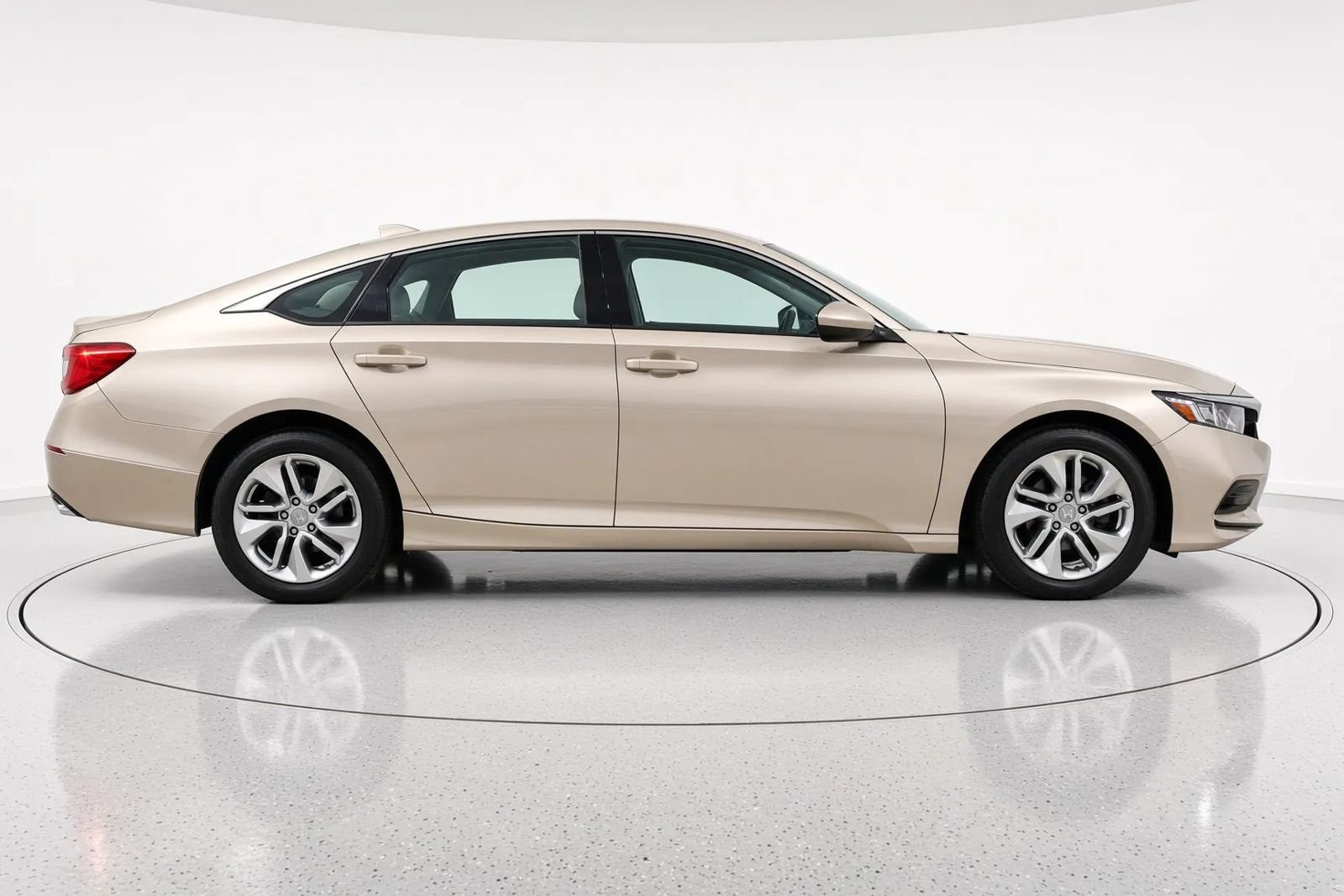 Used 2019 Honda Accord LX image 2