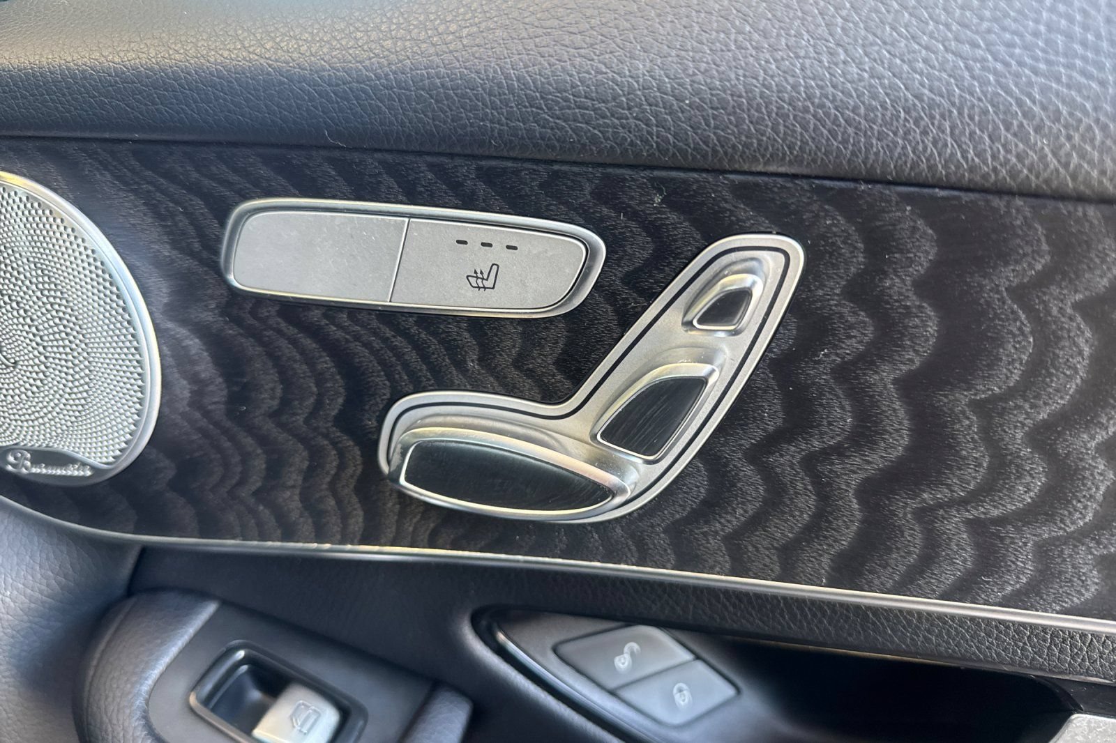 Used 2018 Mercedes-Benz GLC 350e 4MATIC image 24