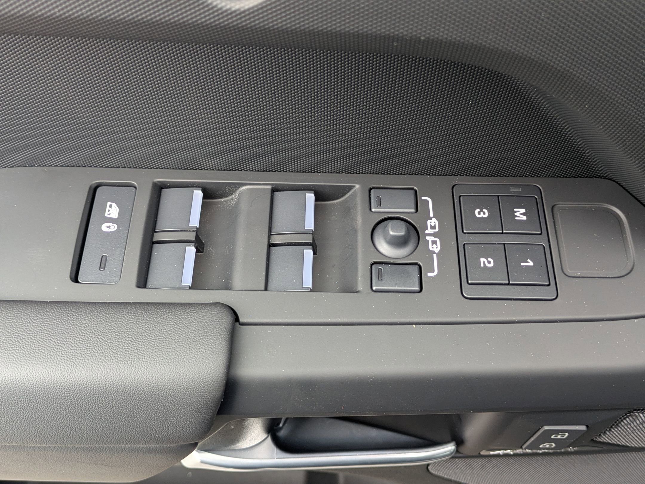 New 2026 Land Rover Defender 110 X-Dynamic SE image 22