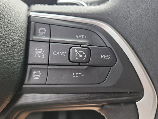Used 2023 Jeep Grand Cherokee Laredo image 24