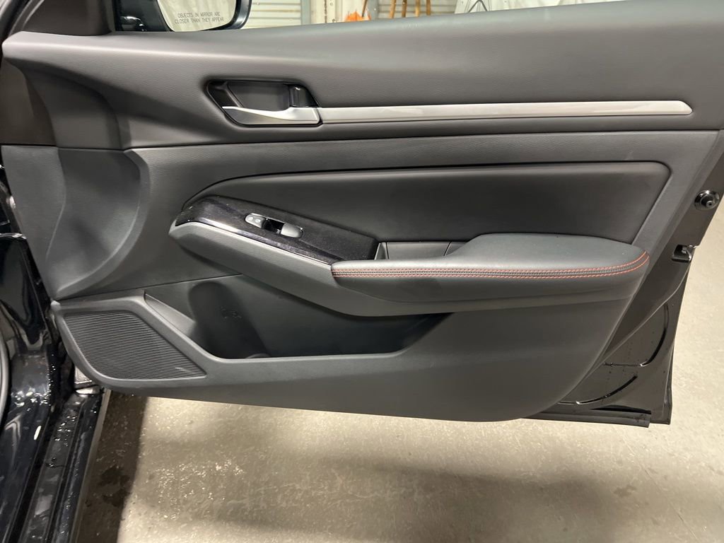 Used 2025 Nissan Altima 2.5 SR image 10