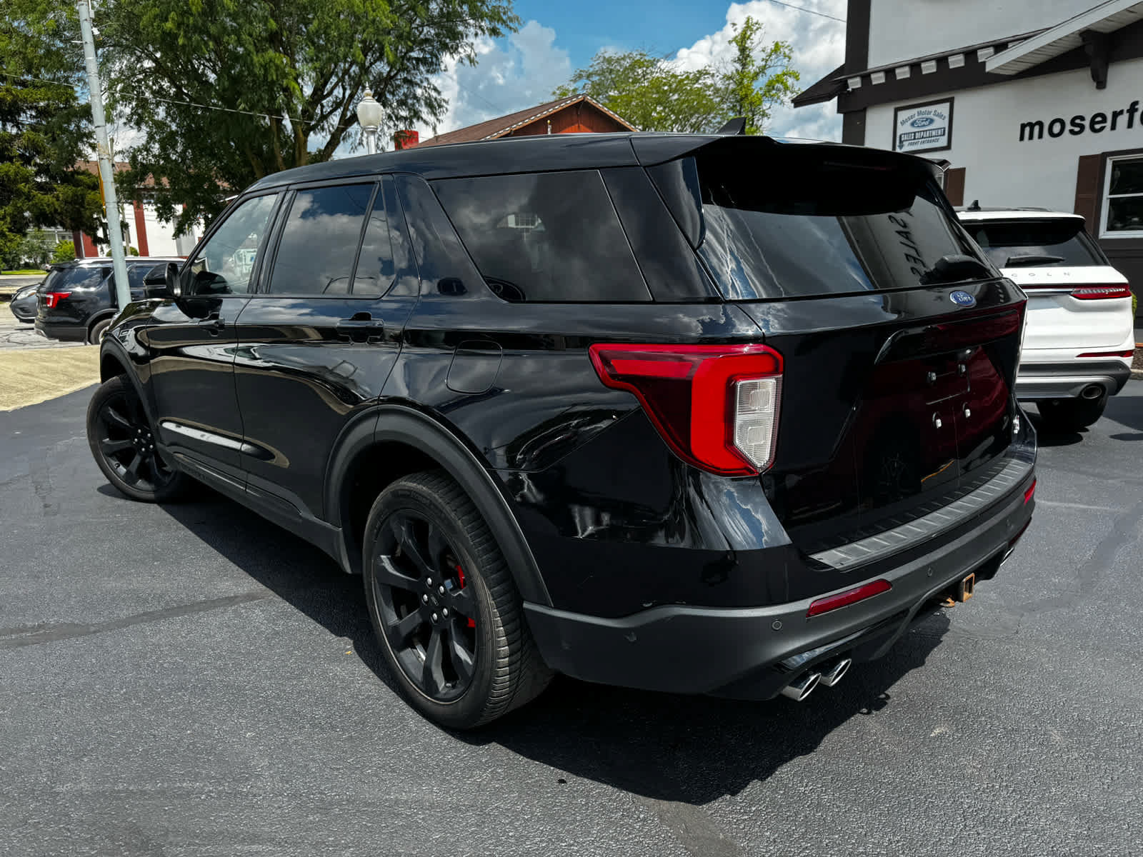 Used 2022 Ford Explorer ST w/ ST Street Pack AWD/4WD image 14