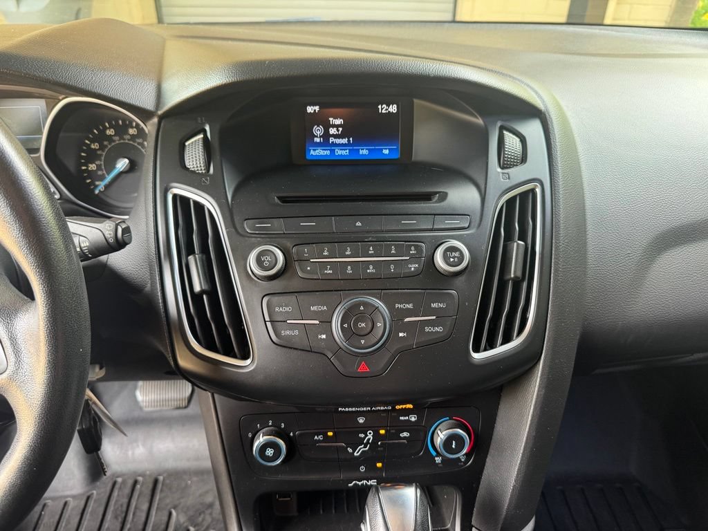 Used 2015 Ford Focus SE w/ Equipment Group 201A FWD image 14