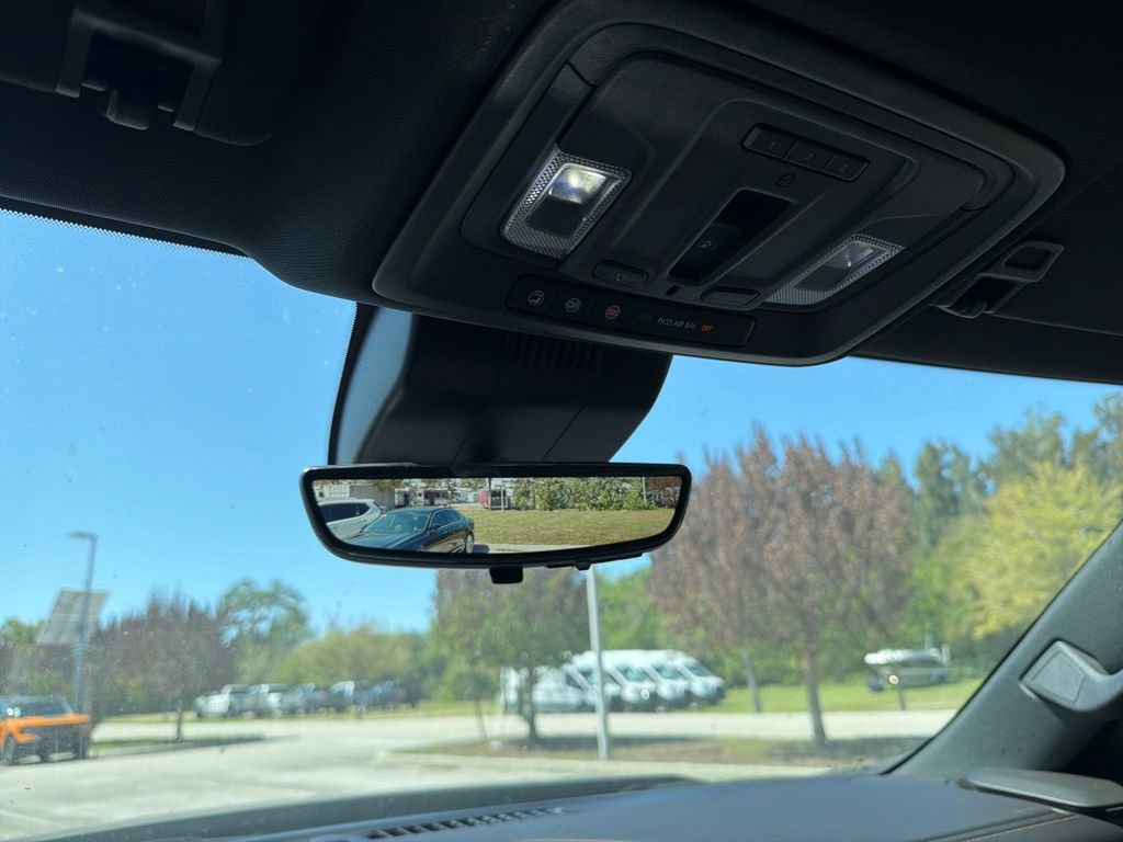 Used 2023 Chevrolet Silverado 1500 High Country w/ Technology Package image 12