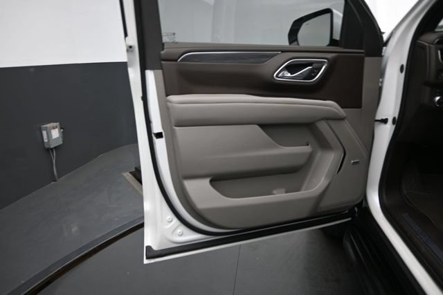 Used 2024 GMC Yukon XL SLT w/ SLT Luxury Package AWD/4WD image 12