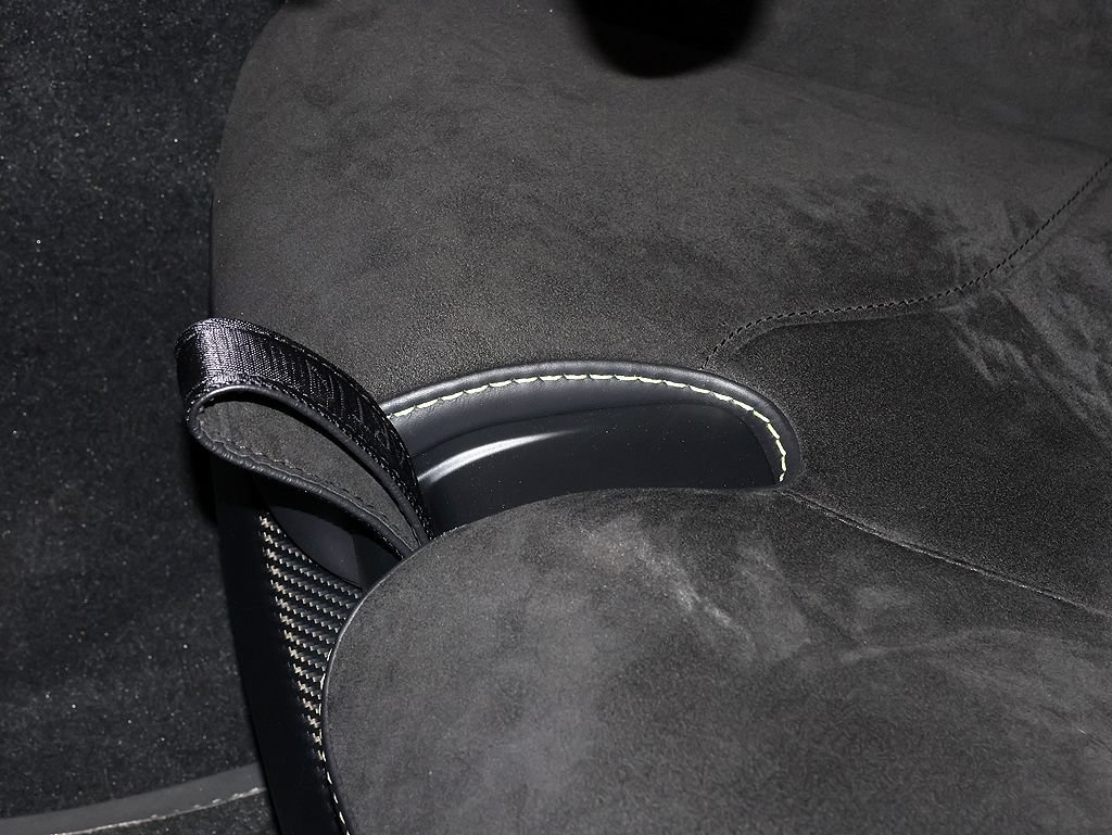 Used 2023 Aston Martin V12 Vantage RWD image 87